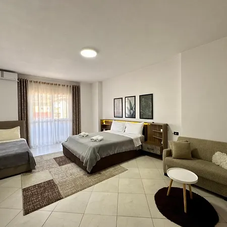 Spacious Family In Center