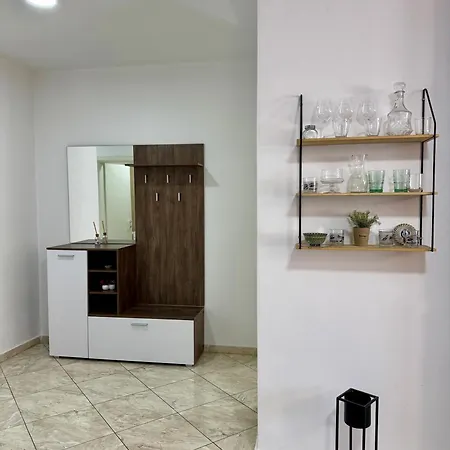 Spacious Family In Center