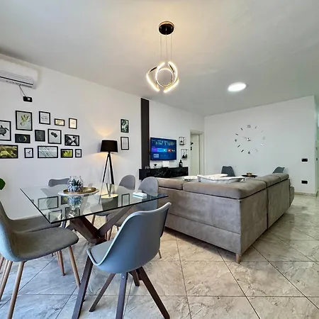 Spacious Family In Center شقة دراس