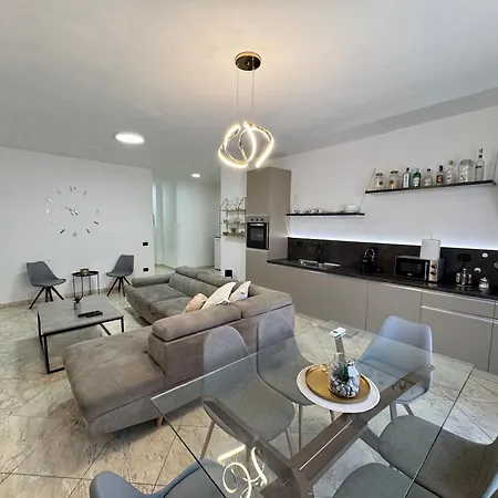 Spacious Family In Center *