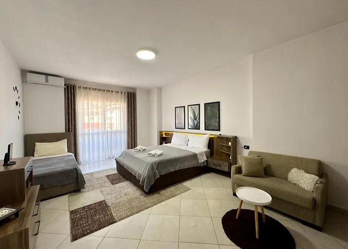 Spacious Family In Center