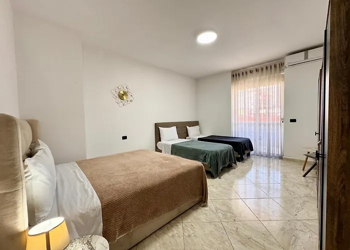 Spacious Family In Center