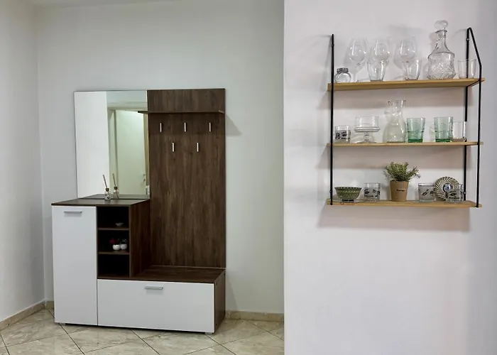 Spacious Family In Center