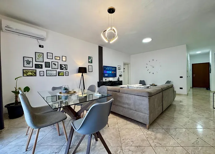 Spacious Family In Center 公寓 Durrës